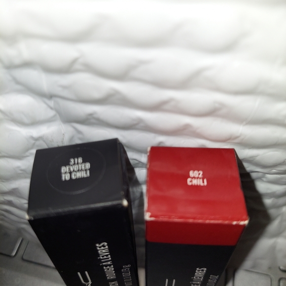 MAC Cosmetics Powder Kiss lipstick 316 Devoted to Chili Warm Brick Red - Picture 12 of 12